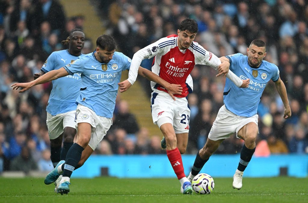 Manchester City rescató un punto ante el Arsenal y sigue en la cima