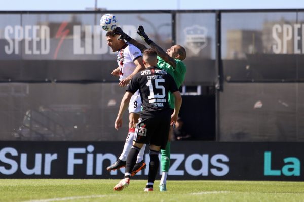 En un partidazo a puro gol, Riestra y Newell`s quedaron a mano