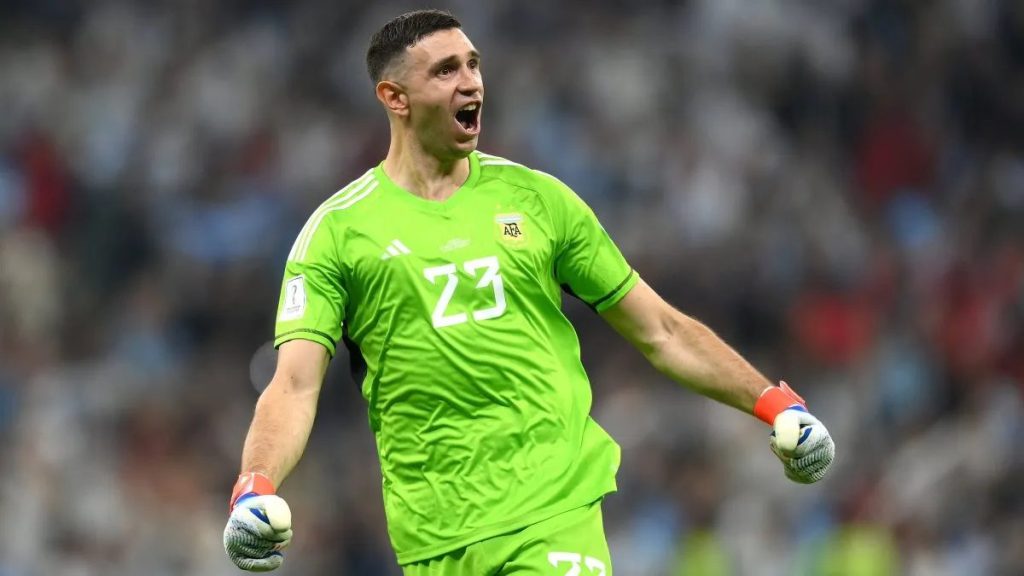 Lo sufre Scaloni: Dibu Martínez se pierde los partidos de Eliminatorias