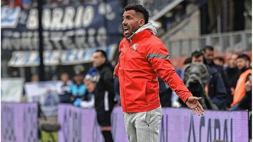 Otro problema para Independiente: Tevez aseguró que el club le debe plata