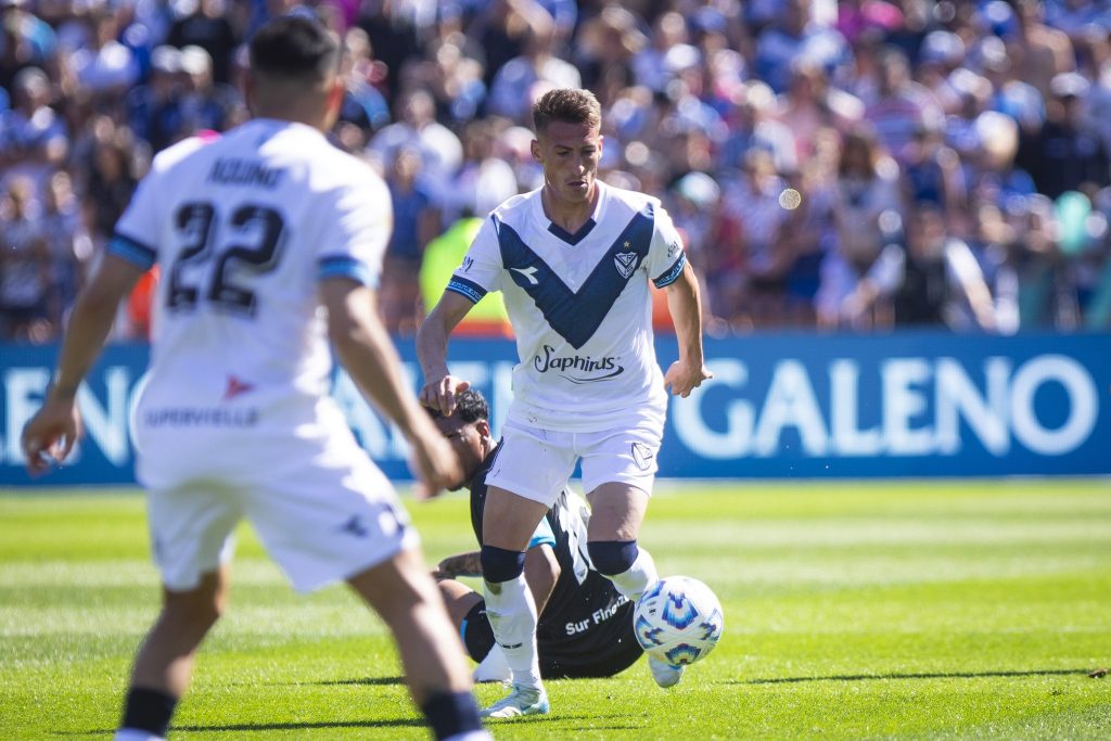 Vélez venció a Racing y es más puntero que nunca en la Liga Profesional
