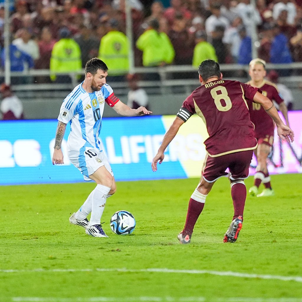 Lionel Messi: “La cancha no ayudó para hacer lo que nosotros queríamos hacer”