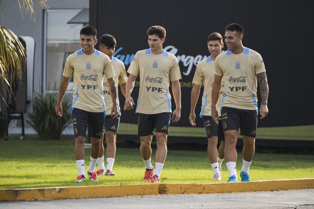 Con la recuperación de Mac Allister, Argentina entrenó pensando en Bolivia
