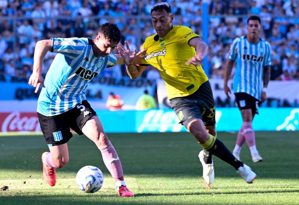 En un partido a puro gol, Racing derrotó a Defensa y Justicia
