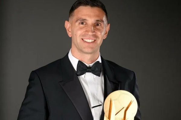 Por segundo año consecutivo, Dibu Martínez se quedó con el Trofeo Yashin