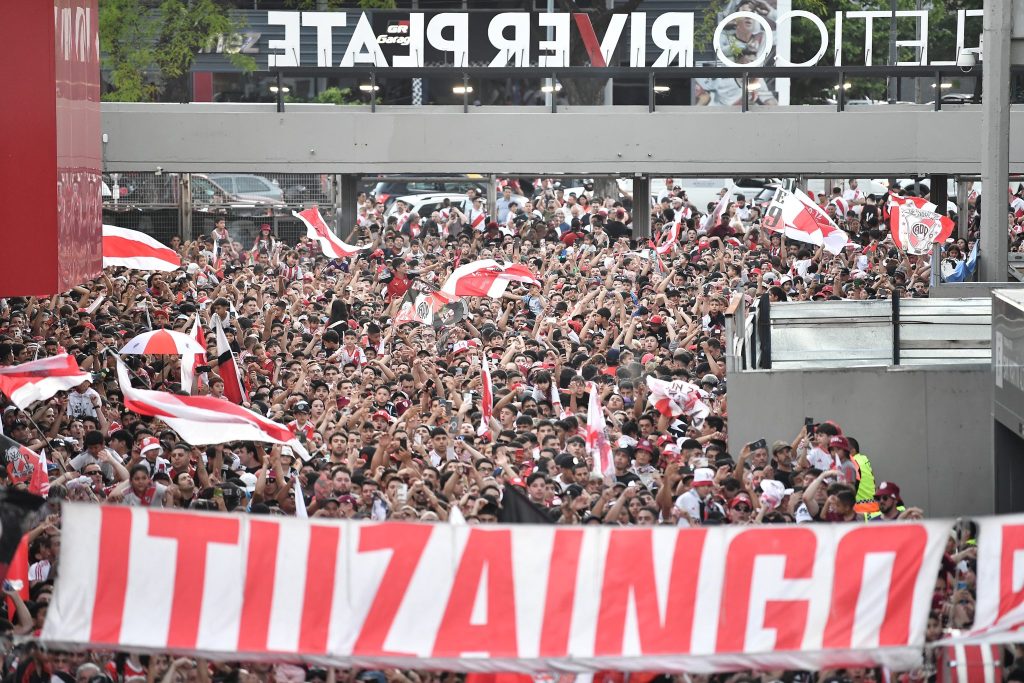 Una multitud fue a apoyar a River a horas de la revancha contra el Mineiro