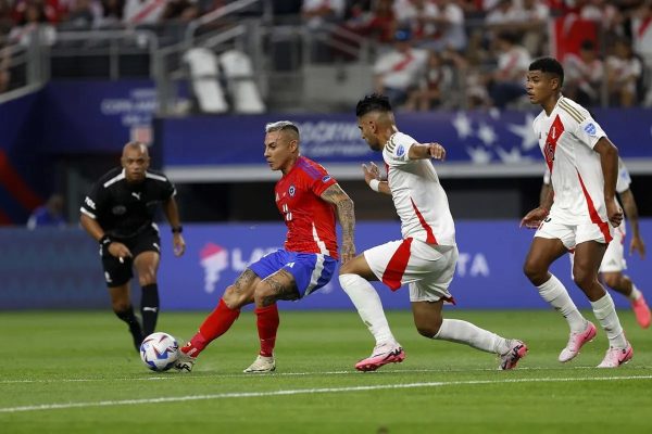 En un duelo de necesitados, Perú recibe a Chile