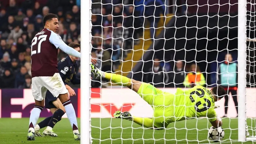 Con el Dibu Martínez como figura, Aston Villa empató ante Juventus