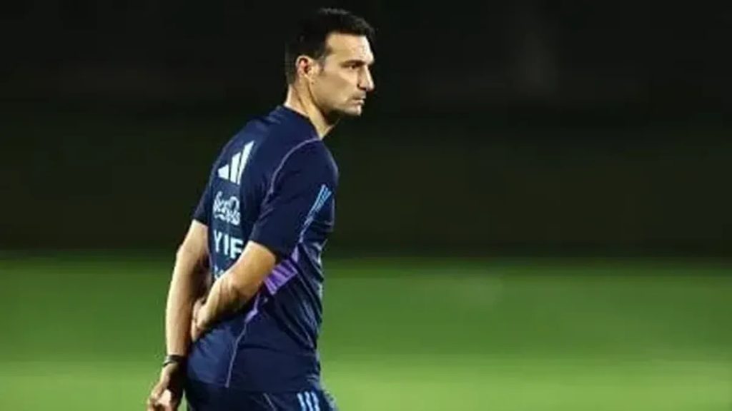 Scaloni prepara el equipo para visitar a Paraguay