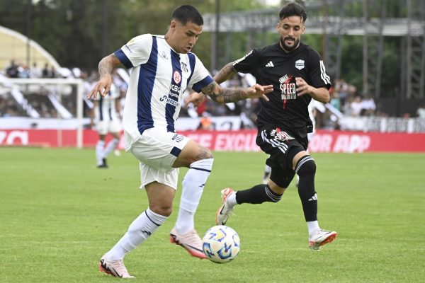 Talleres empató frente a Riestra y no pudo acercarse a la cima