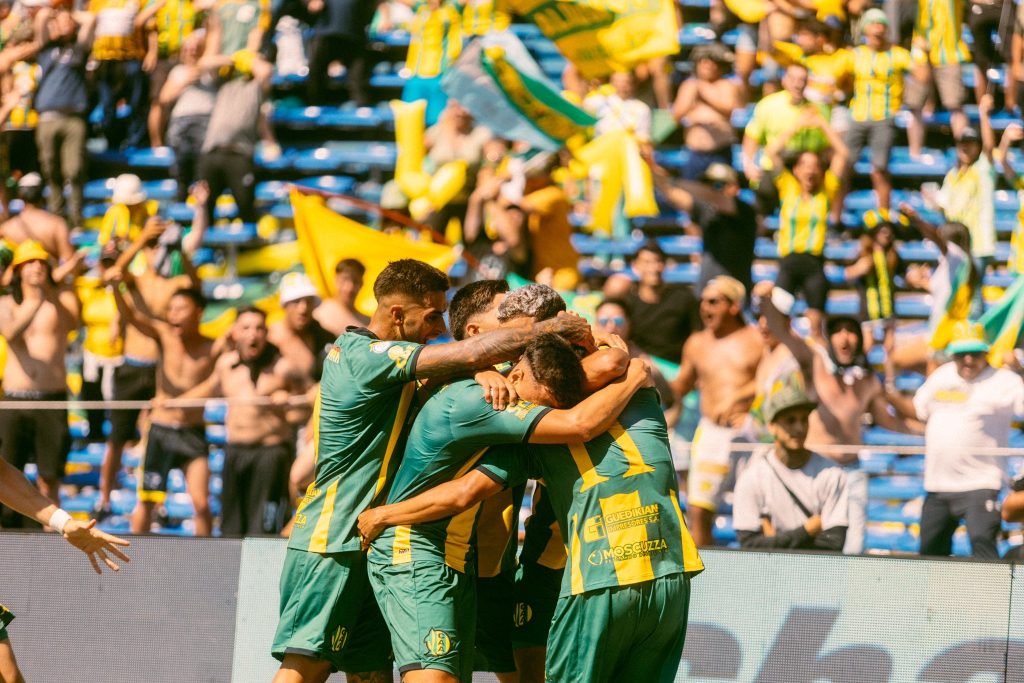 Aldosivi derrotó a San Martín de Tucumán y ascendió a Primera