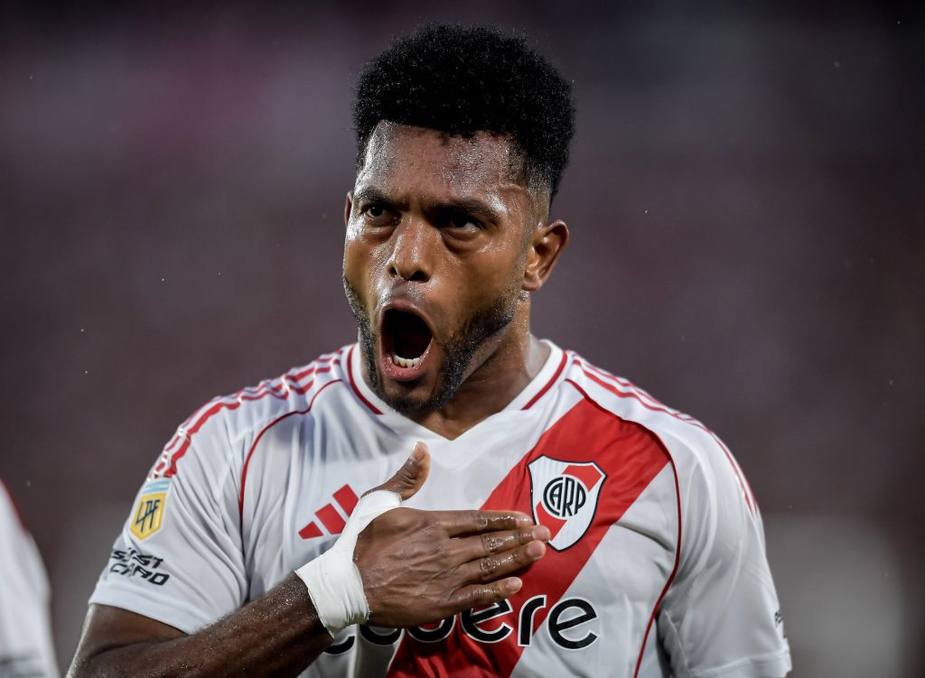 River goleó a Barracas Central y no pierde la ilusión