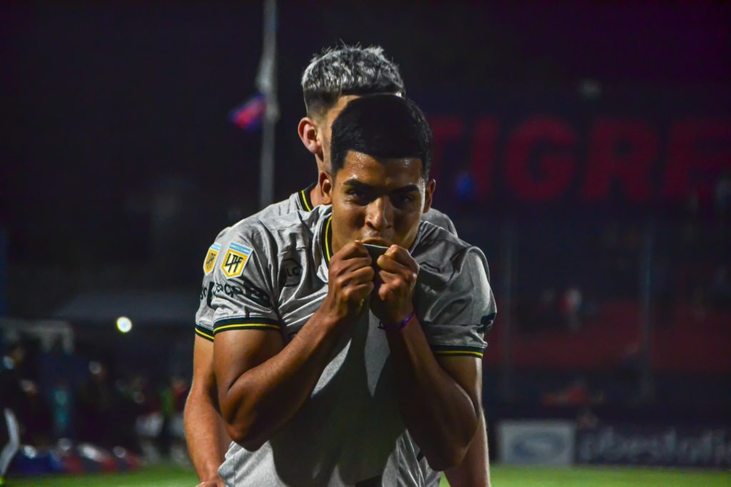 Defensa y Justicia aplastó a Tigre y sueña con la Sudamericana