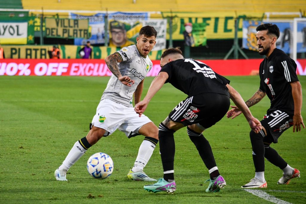 Sobre el final, Defensa y Justicia rescató un empate ante Riestra