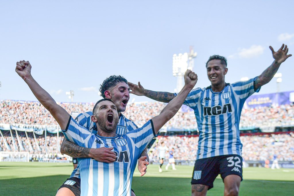 Racing derrotó a Cruzeiro y volvió levantar un titulo internacional luego de 36 años