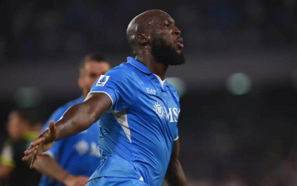 Napoli venció a la Roma y sigue en la punta de la Serie A