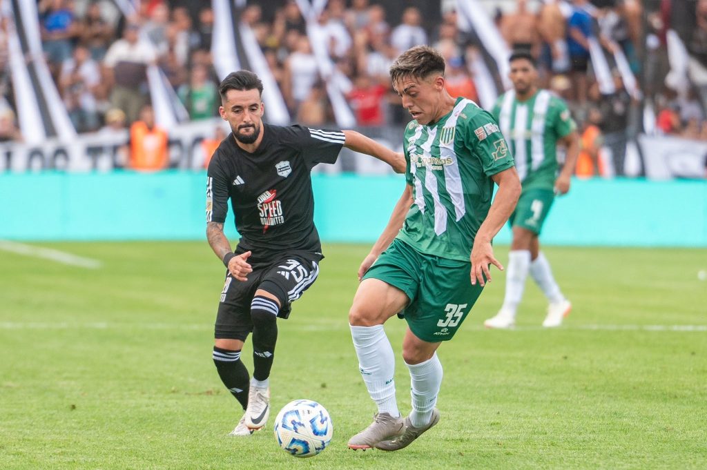 Riestra y Banfield quedaron a mano en el Guillermo Laza