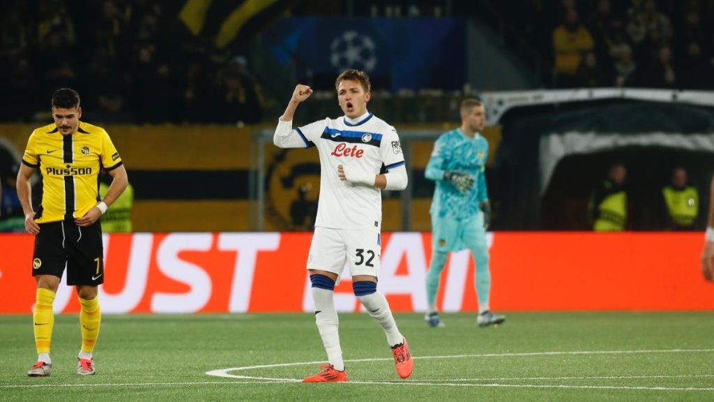 Con dos de Retegui, Atalanta goleó y quedó a tiro de la cima