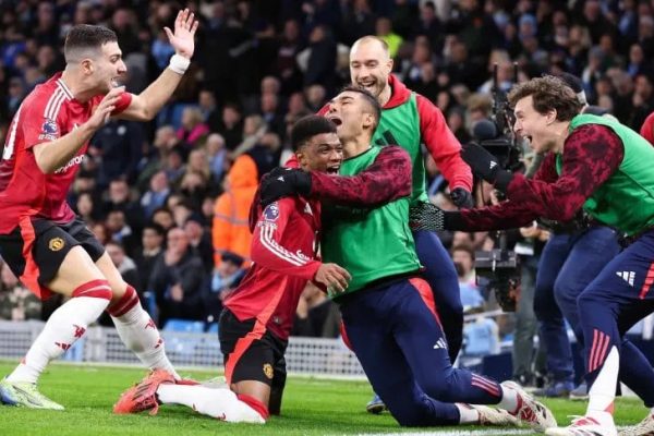 Manchester United lo dio vuelta sobre el final y le dio otro golpe al City