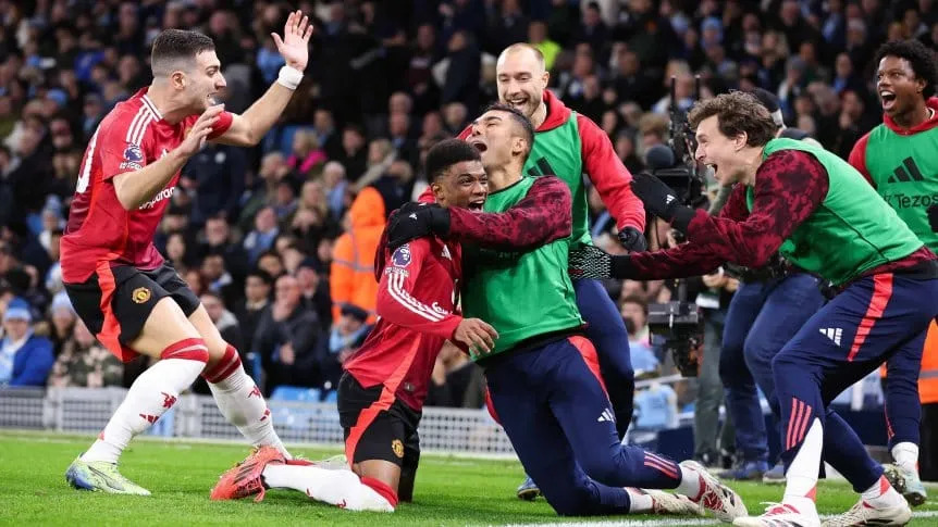 Manchester United lo dio vuelta sobre el final y le dio otro golpe al City