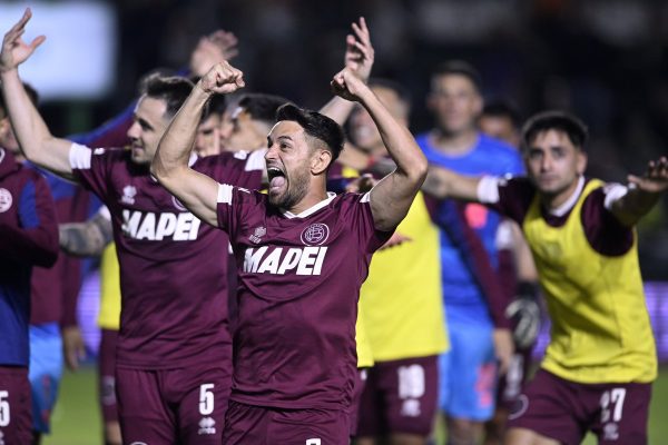 En un duelo clave pensando en la Sudamericana, Lanús recibe a Instituto