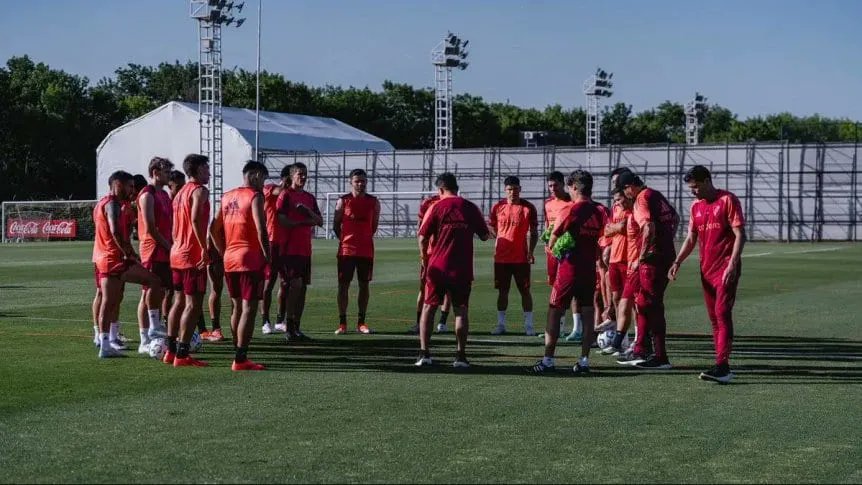 De cara al duelo ante San Lorenzo, Gallardo espera por Pezzella y Echeverri