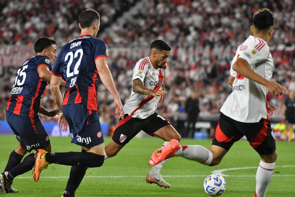 River empató frente a San Lorenzo y se fue silbado por su gente