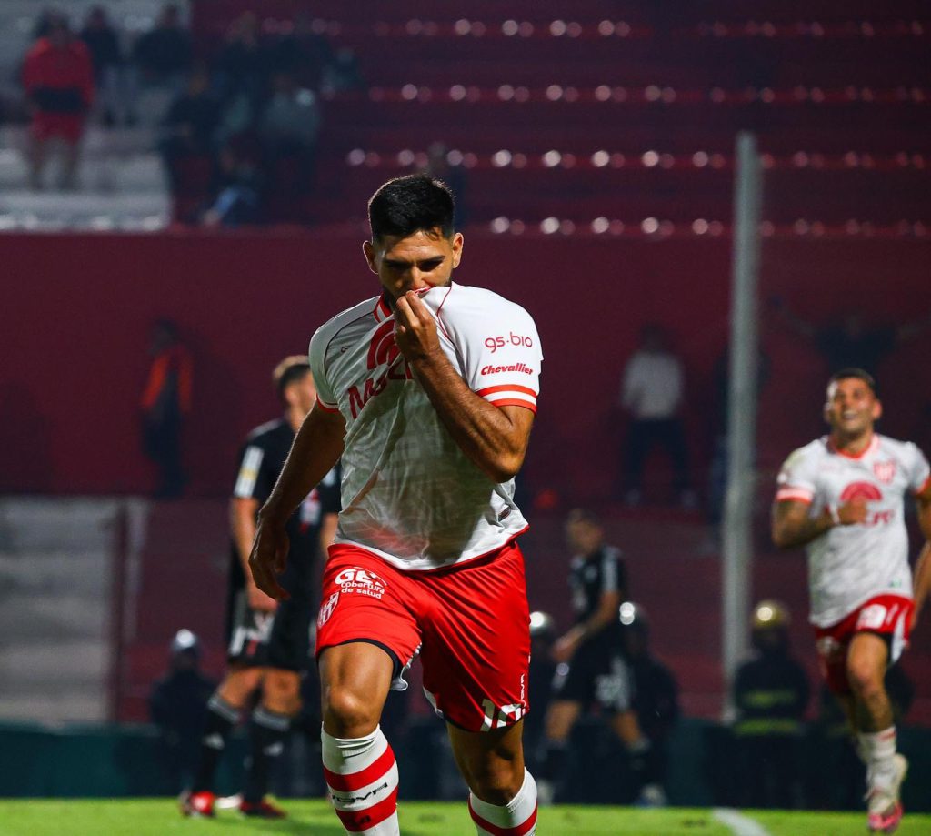 Instituto se lo dio vuelta a Riestra y sigue soñando con la Sudamericana