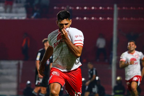 Instituto se lo dio vuelta a Riestra y sigue soñando con la Sudamericana