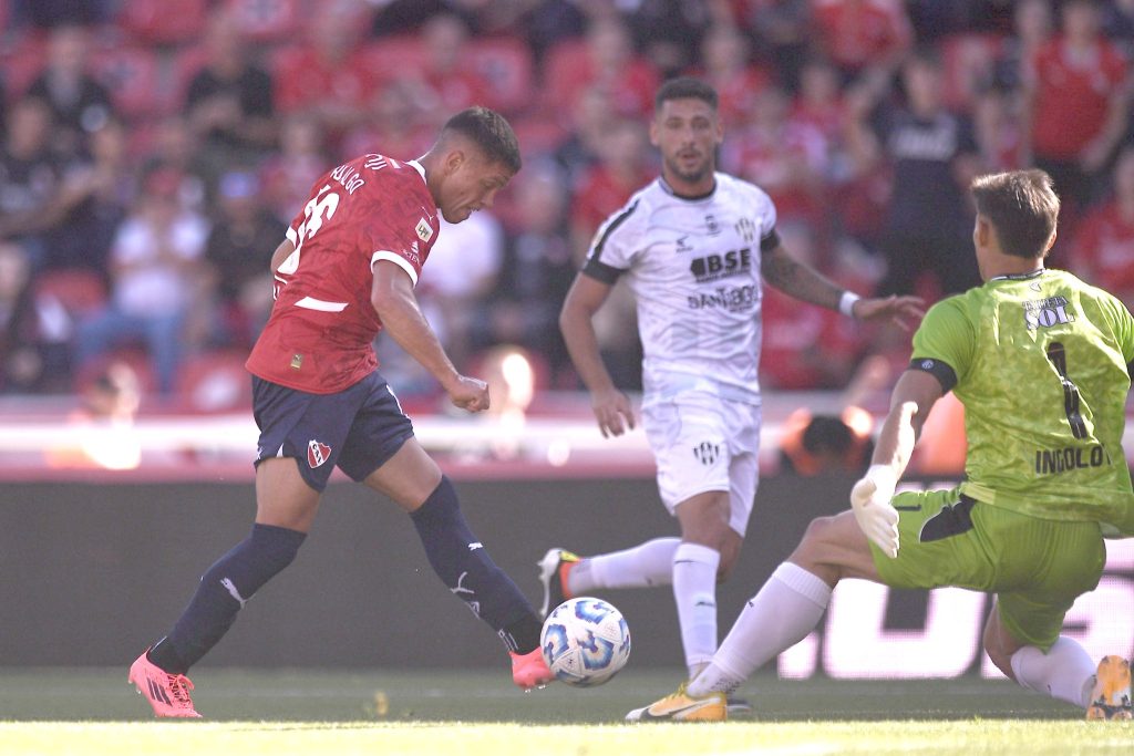 Hidalgo luego del triunfo de Independiente: “El objetivo es clasificar a una copa internacional”