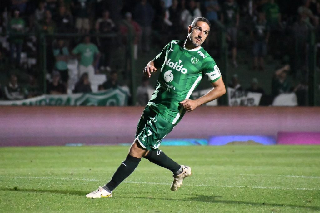 En el último partido de Licha López en Junín, Sarmiento empató ante Defensa y Justicia