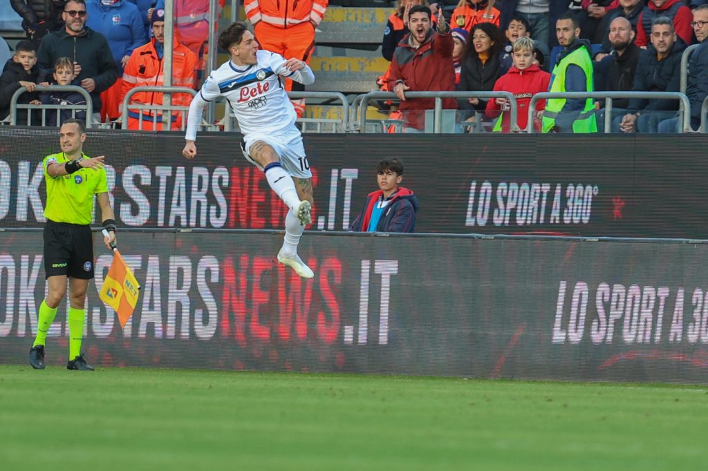 Atalanta derrotó al Cagliari y se mantiene en la cima de la Serie A