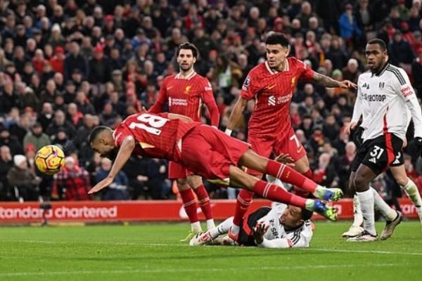 Sobre el final, Liverpool rescató un empate ante Fulham