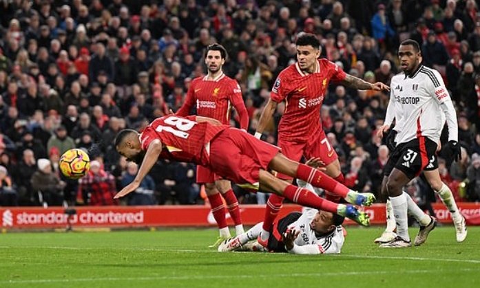 Sobre el final, Liverpool rescató un empate ante Fulham
