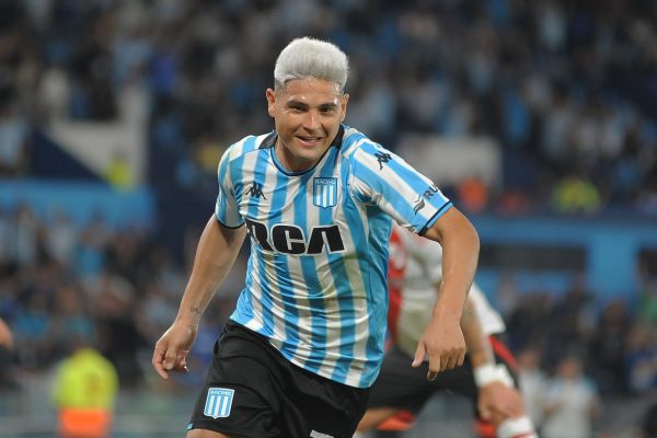 Racing cerró un año soñado con un triunfo ante River