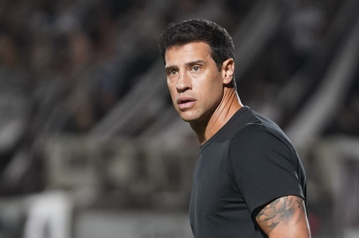 Solo falta la firma: Sebastián Domínguez a un paso de ser el nuevo DT de Vélez