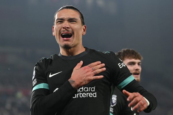 Liverpool venció a Brentford y sigue a paso firme en la Premier League