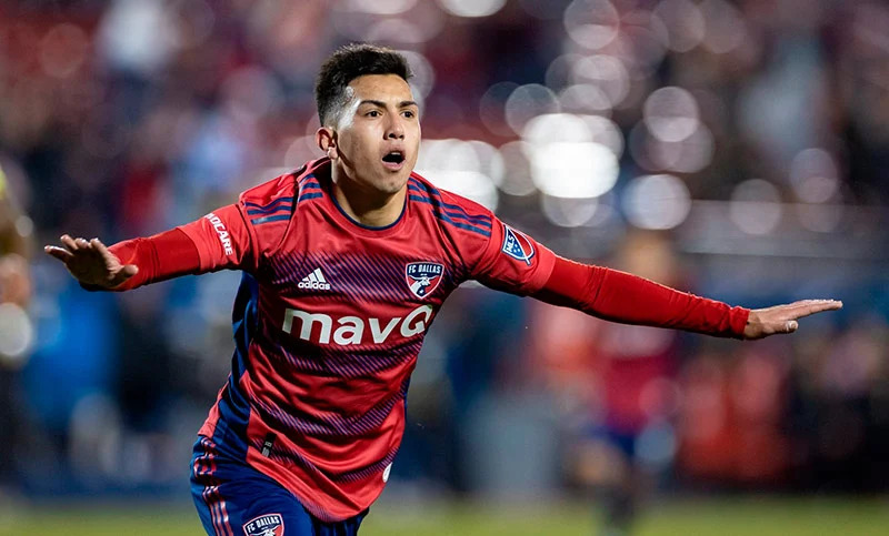 Con el OK de Velasco, Boca negocia con Dallas