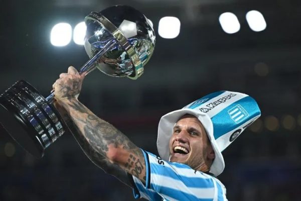 Zuculini: “Racing tiene que aceptar y convencerse que puede ganar la Copa Libertadores”
