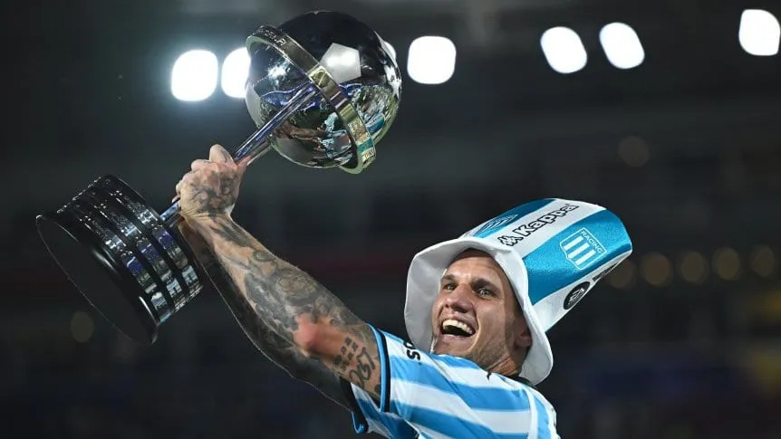Zuculini: “Racing tiene que aceptar y convencerse que puede ganar la Copa Libertadores”