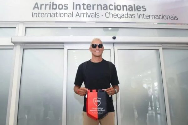 Navas llegó a Rosario para sumarse a Newell`s: “Estoy muy contento”