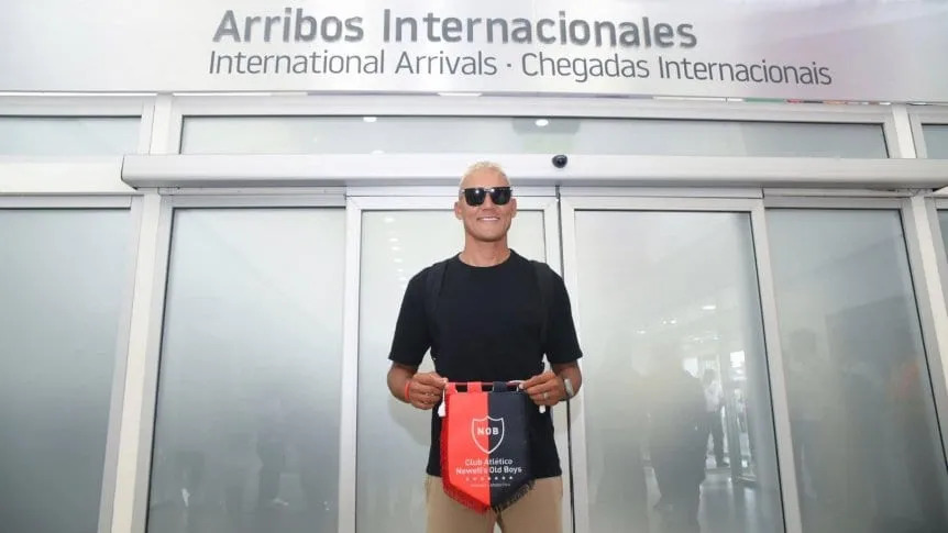 Navas llegó a Rosario para sumarse a Newell`s: “Estoy muy contento”