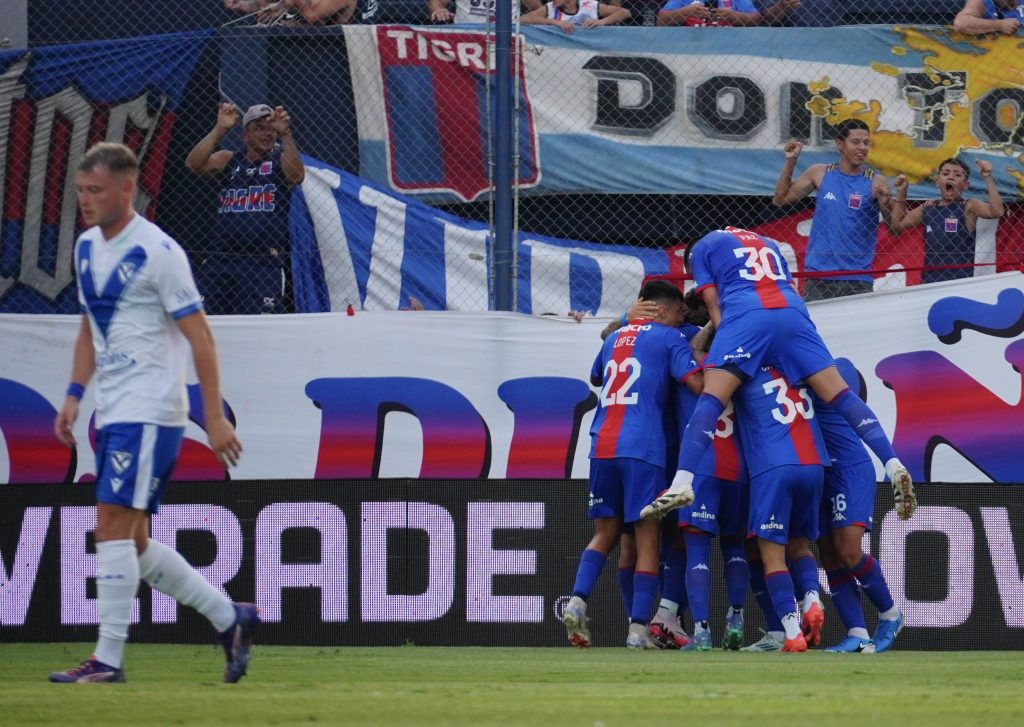 En el arranque del torneo, Tigre goleó a Vélez en Victoria