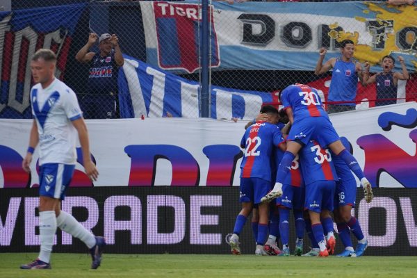 En el arranque del torneo, Tigre goleó a Vélez en Victoria