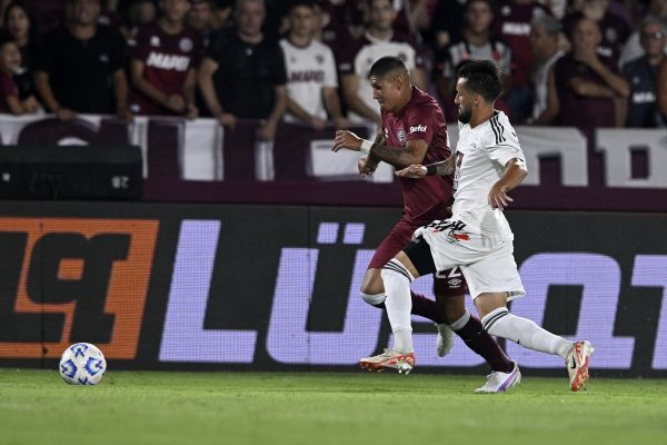 Riestra piso fuerte en la Fortaleza y venció a Lanús