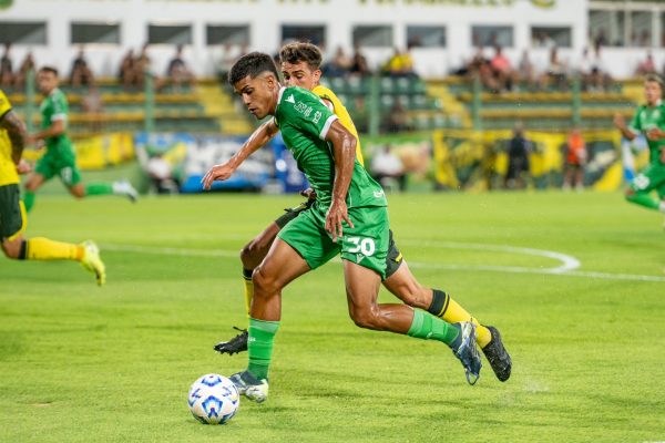 Con un golazo de Nasif, Banfield derrotó a Defensa y Justicia