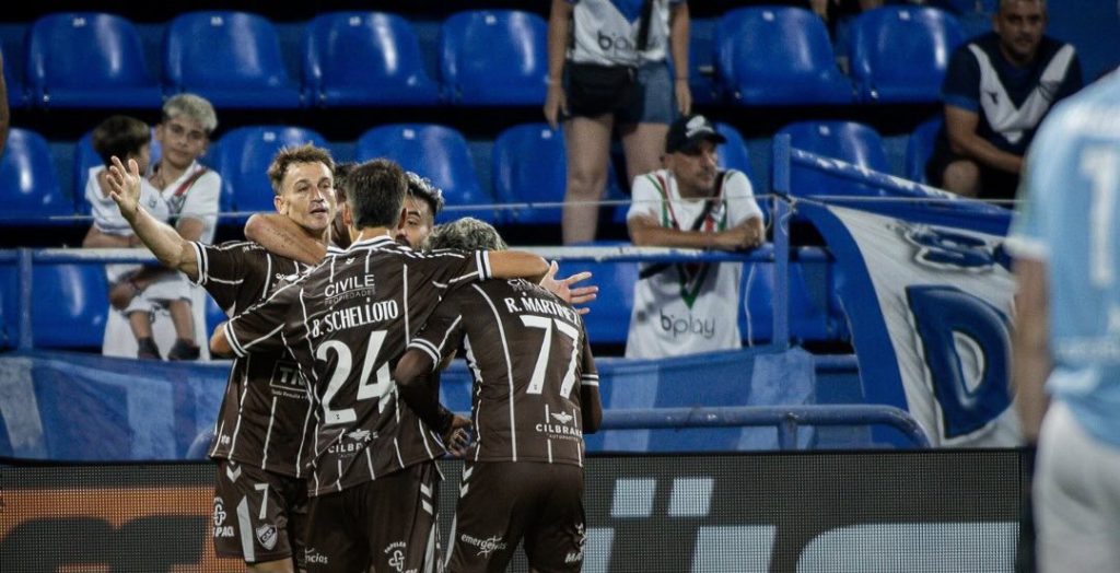 Sobre el final, Platense amargó a Vélez en Liniers