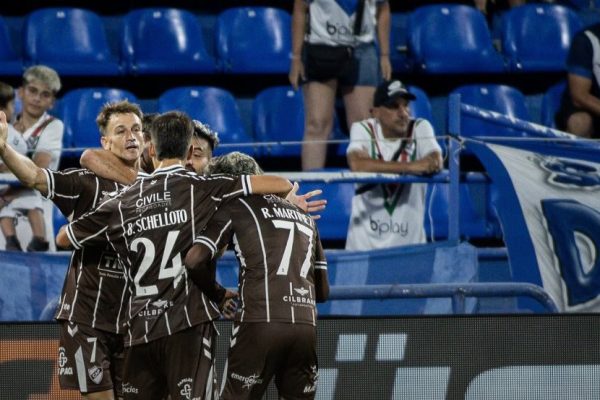 Sobre el final, Platense amargó a Vélez en Liniers