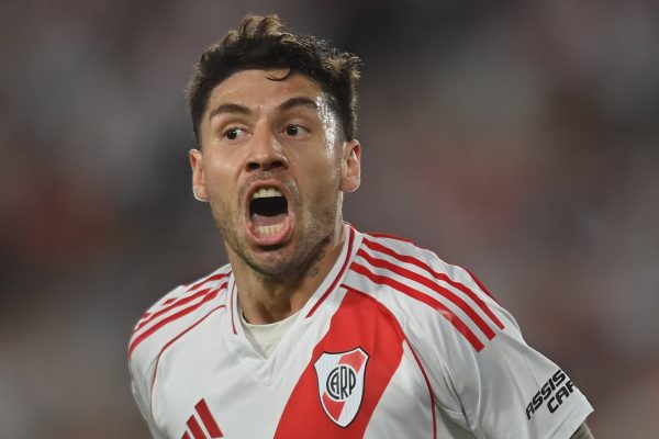 De la mano de Montiel, River logró un triunfo agónico frente a Instituto