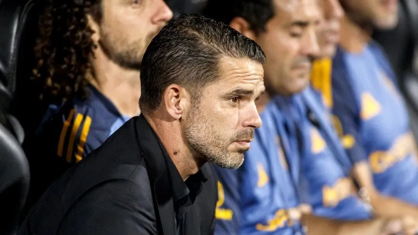 Por ahora Gago sigue como DT de Boca y dirige ante Central